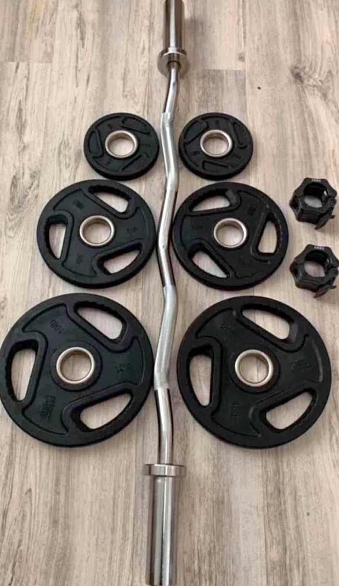 Set 35 Lbs Rubber Weight Plates with EZ Barbell and Clips ALL BRAND NEW 140$