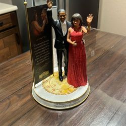 Statue Of Barack & Michelle Obama 