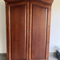 Thomasville Cherrywood  BedroomArmoire With Media Outlet And Mirror