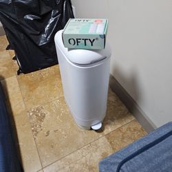 Baby Diaper Genie Trash Can With 4 Rolls Of Bags
