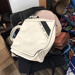 Box Of Purses Like New 10 Each 