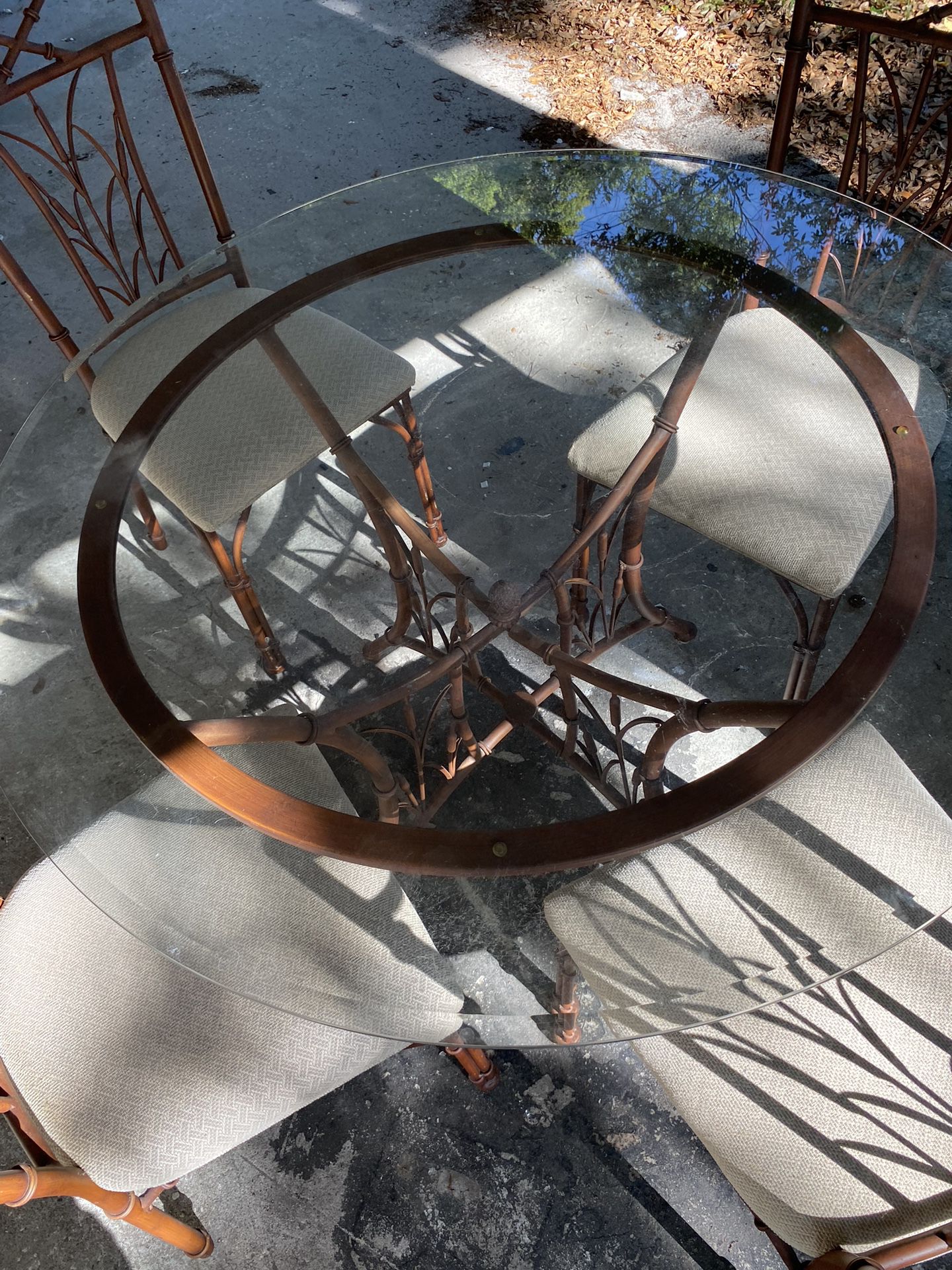 Round Table with Glass Top & 4 chairs $80 Located Pharr Texas 78577