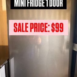 Single door mini fridge