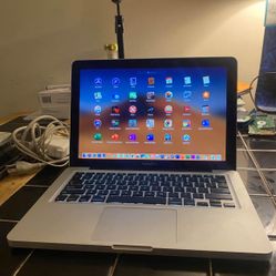 MacBook Pro Charger Included iCloud Clean Has Logic And Final Cut 
