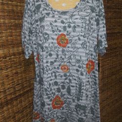 LulaRoe Women's Size 3XL Gray Stripe Floral Tunic Top

Excellent Condition!!

**Bundle and save with combined shipping**

