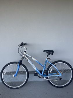 Schwinn Cimarron Women's Hybrid / Comfort / City Bike