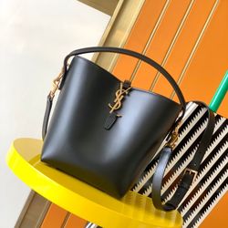 Black LE37 Shoulder Crossbody Handbag           Size 17x20x13cm