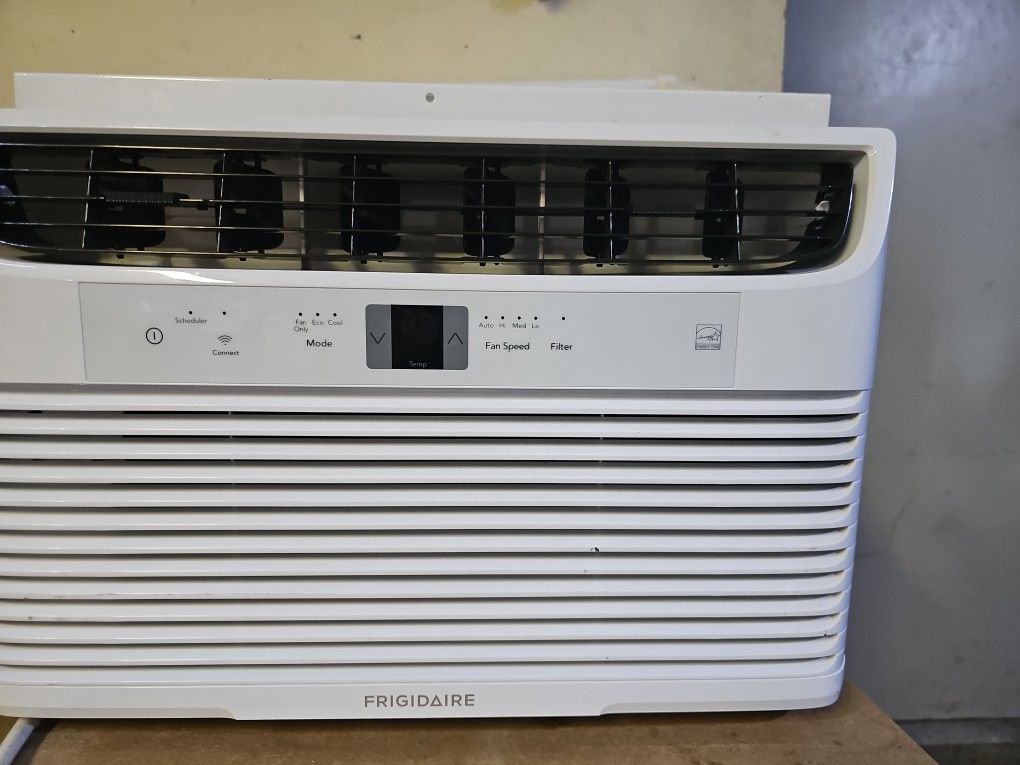 Window AC Unit 8K BTU Energy Star - NOISY