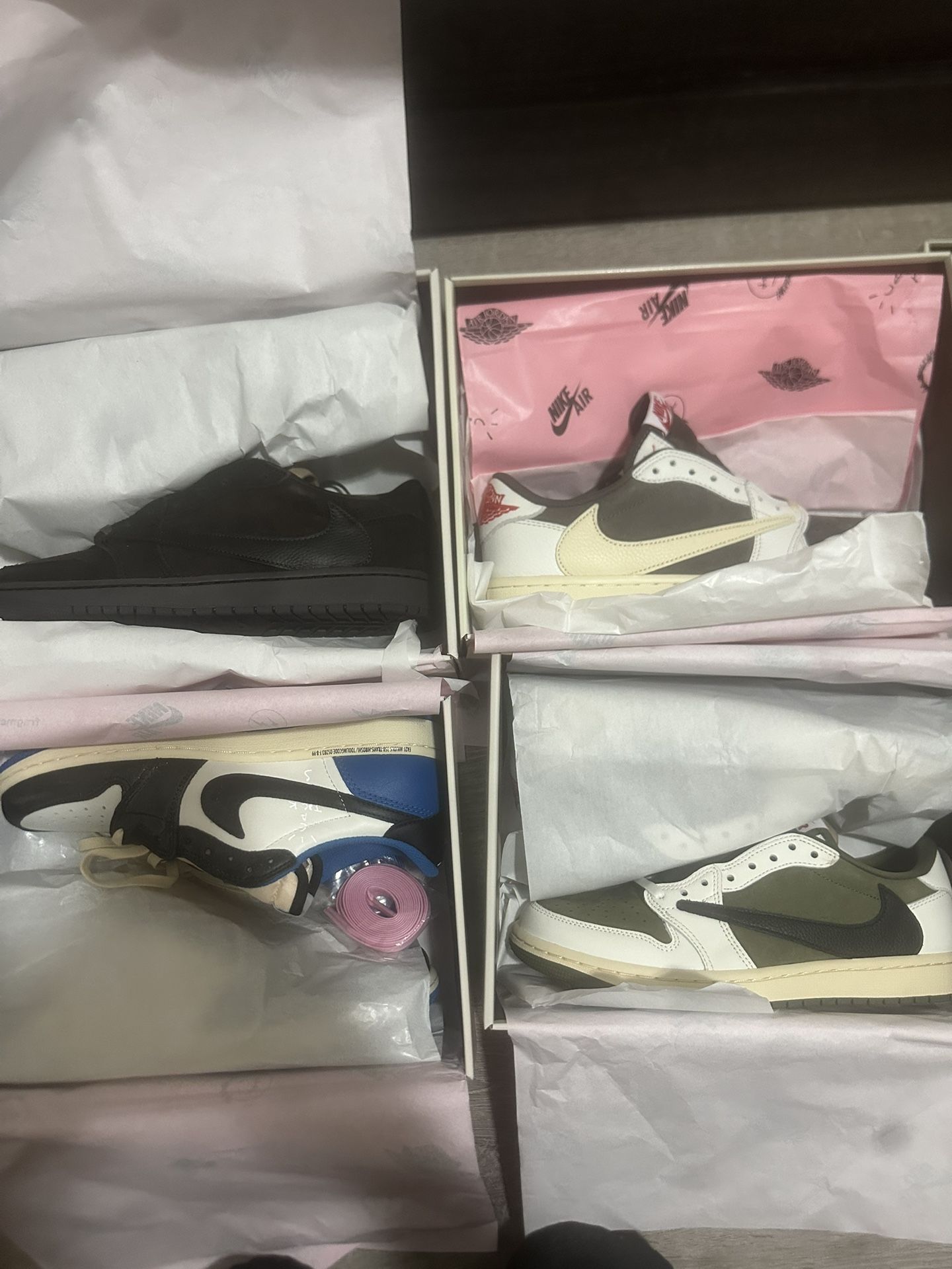 Jordan 1 low x Travis Scott Lot