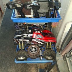  A whole bundle of RC stuff.