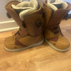Women’s DC lotus Snow boots 