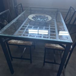 Dining/Kitchen Table 4 Seats