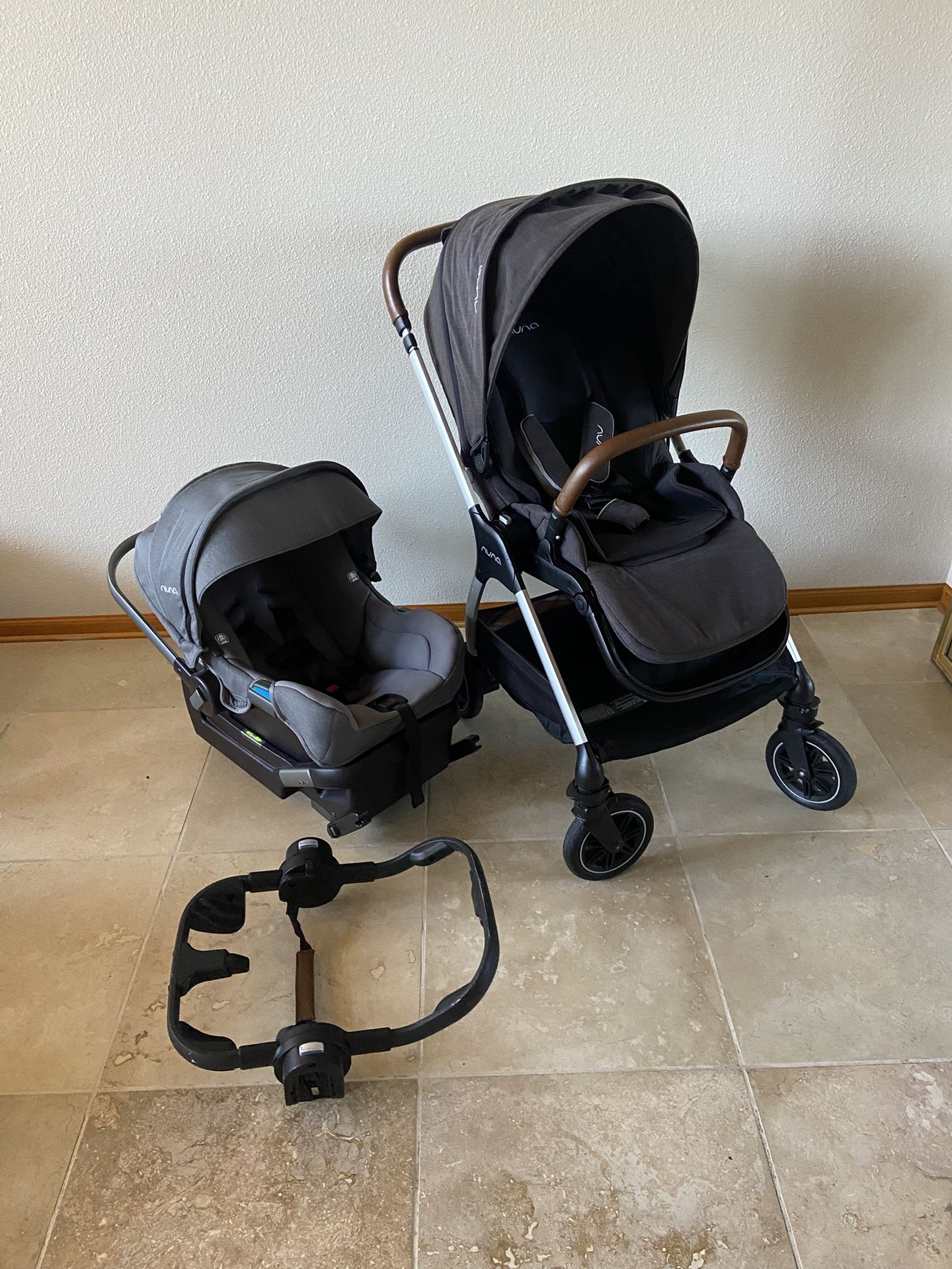 Nuna Triv Stroller with Car Seat