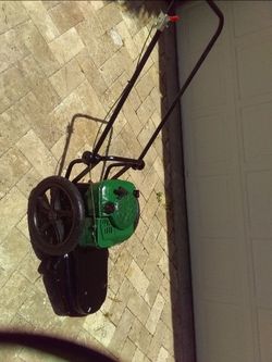 Weed eater 22-in string mower 5 horsepower  Briggs Stratton
