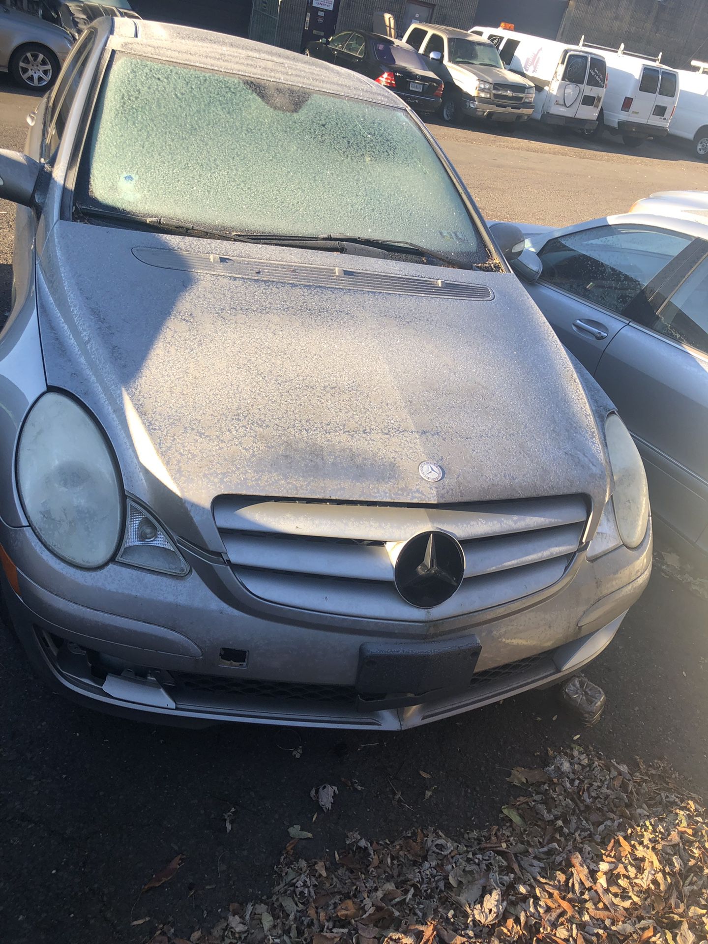 2006 Merced’s benz R350 for parts