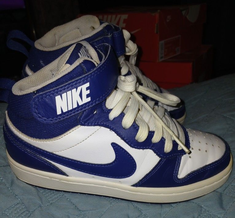 Nike Shoes 3.5y