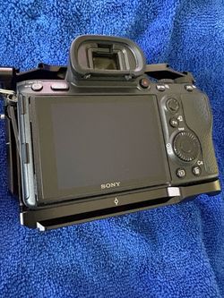 Sony Mirrorless Camera Body with L-Bracket