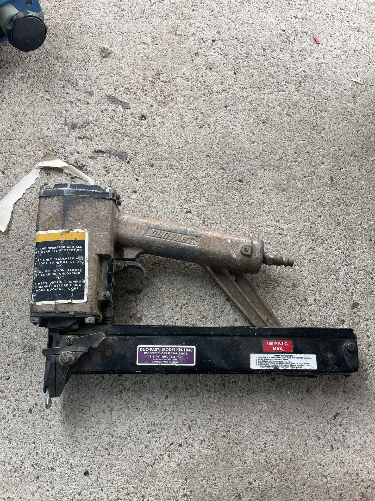 Duo-Fast Model KN-1840 Pneumatic Stapler 1816- 1/2" thru 1840- 1 1/4"