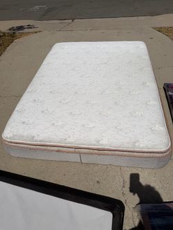 Queen mattress bed and box springs