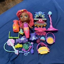 Disney Junior Ariel Pop Tails Sea-Beat 7-inch Figure w/ Accessories, 25 Pieces