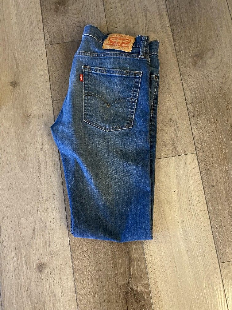 Men's Levi's Jeans (31W_32L) $12