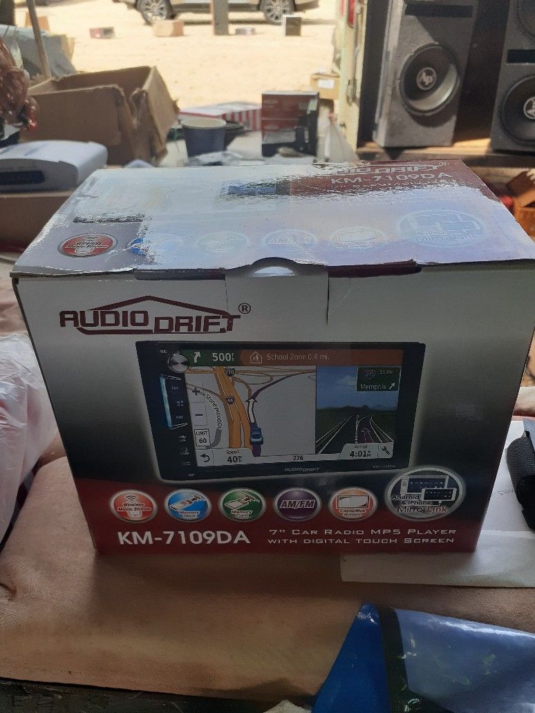 Touchscreen..CD Or Dvd Usb..aux Bluetooth