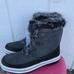 SNOW BOOTS SIZE 10