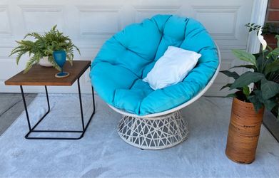 Papasan swivel chair