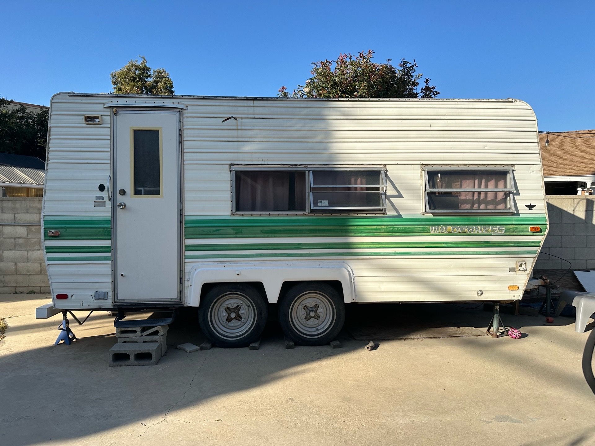 TRAILER 1980 WILDERNESS