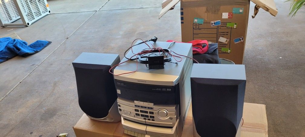 Magnavox Stereo MAS-100 MINI STEREO SYSTEM $15