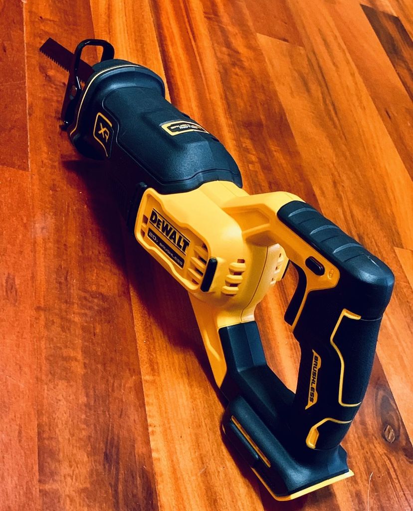 DeWALT DCS382 20V Max XR Brushless Cordless Reciprocating Saw