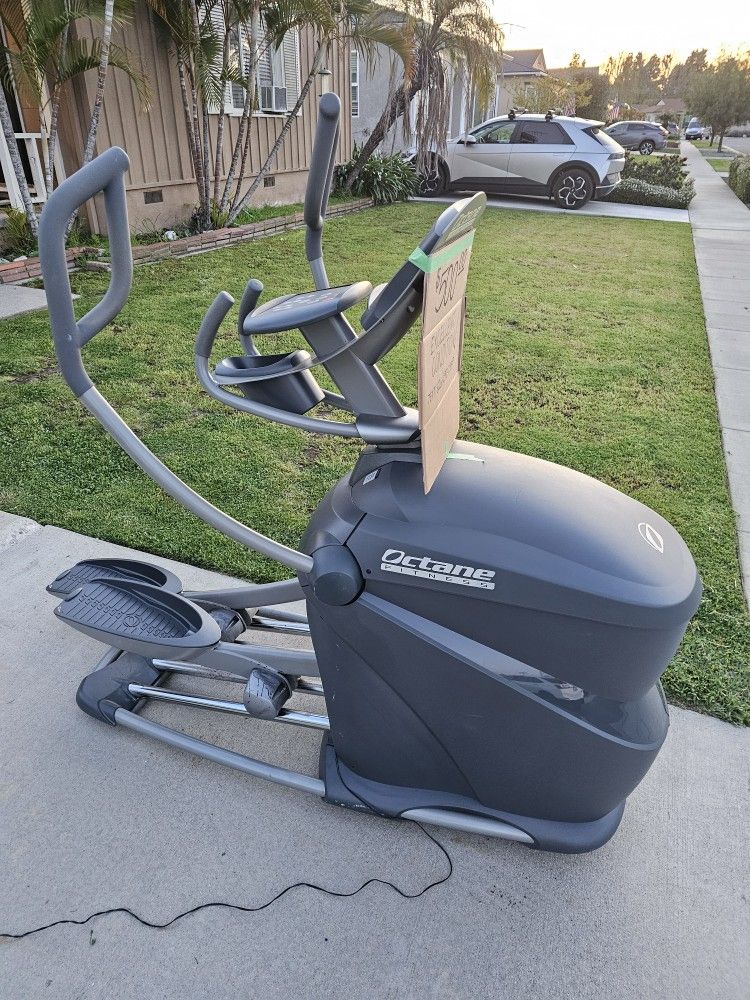 Octane Q37e Elliptical In Excellent Condition 