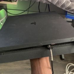 PS4 Slim 