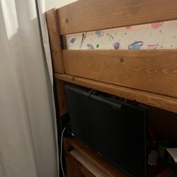 Solid Wood Twin Loft loft Bed W/Desk And Drawers $50