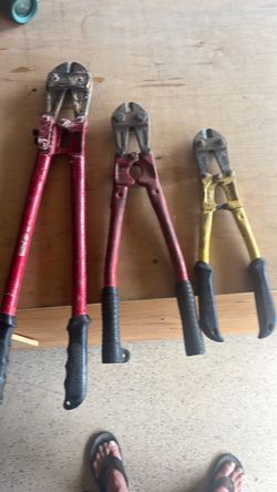 Bolt cutters