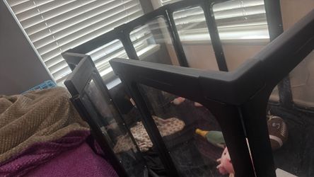 24 inch black 8 panel dog / cat enclosure