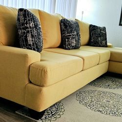 Beautiful sectional sofa from Living Spaces. Like new.
👉 Only used for home staging.
✔ Removable seat and back cushions for easy cleaning.
✔ Clean fa