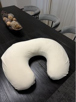 Breastfeeding pillow