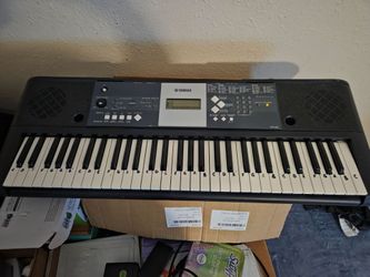 Selling my yahmah keyboard with stand