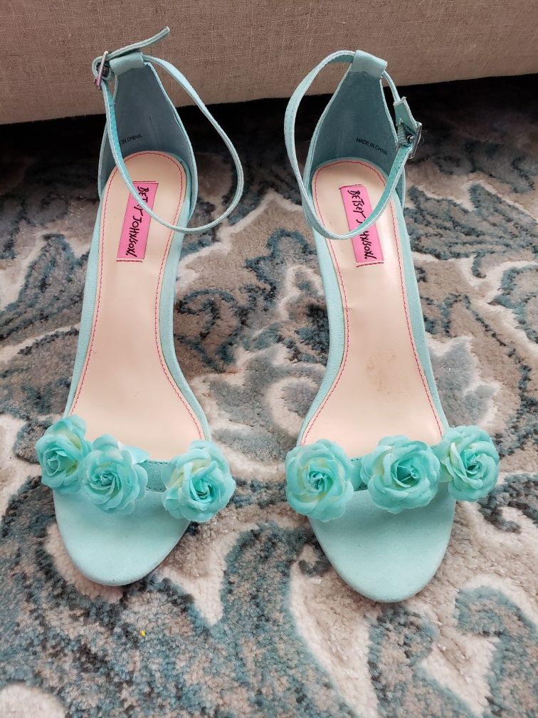 Betsy Johnson Bromee Shoe Size 9 (mint/seafoam color)