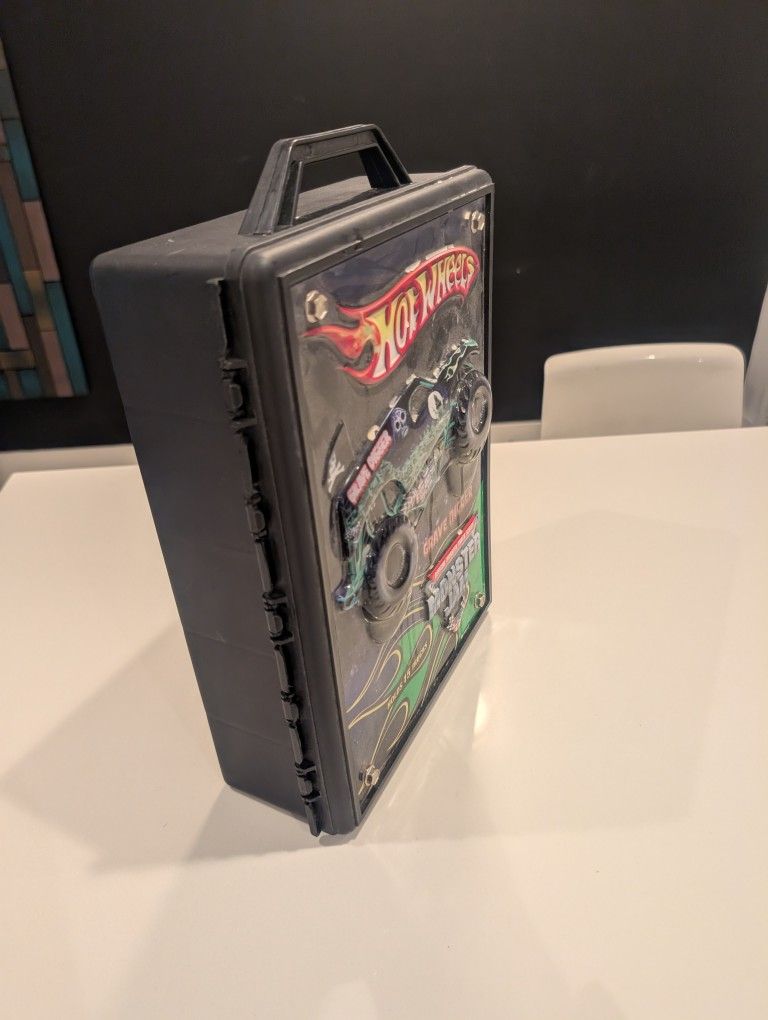Hot Wheels Monster Jam. Box And Cars