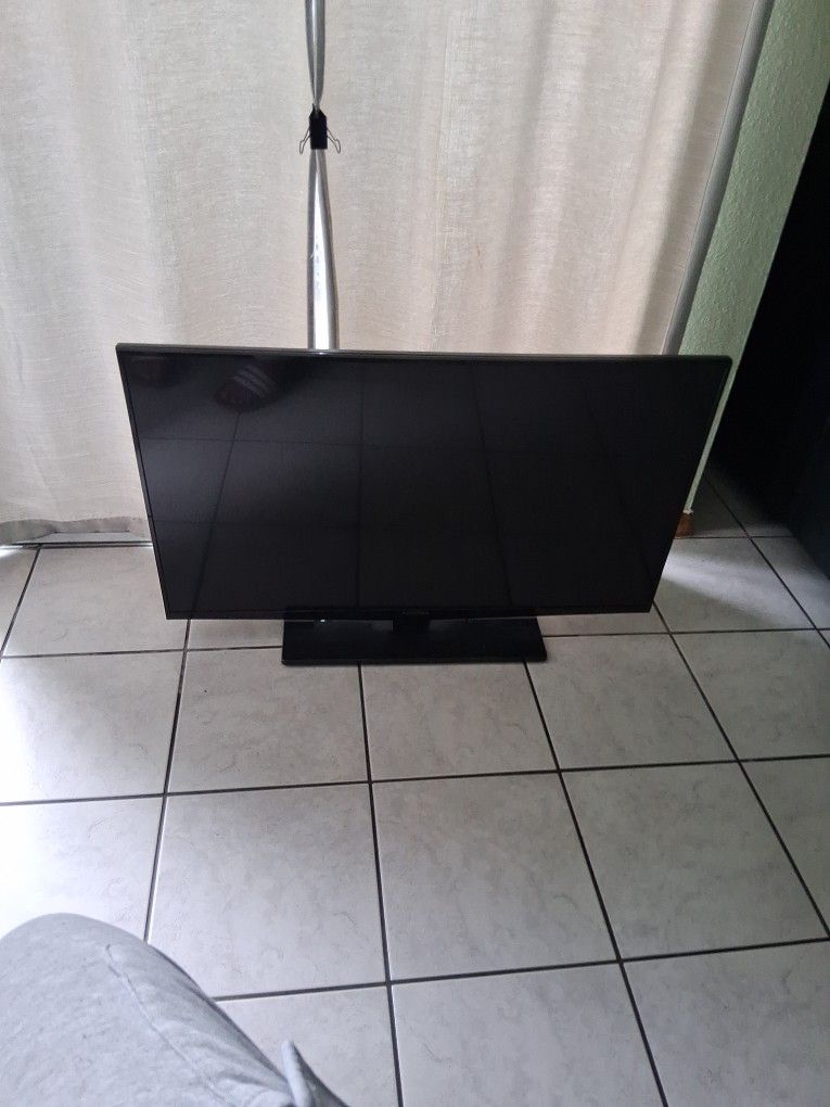 INSIGNIA TV [NOT A SMART TV] GREAT CONDITION 