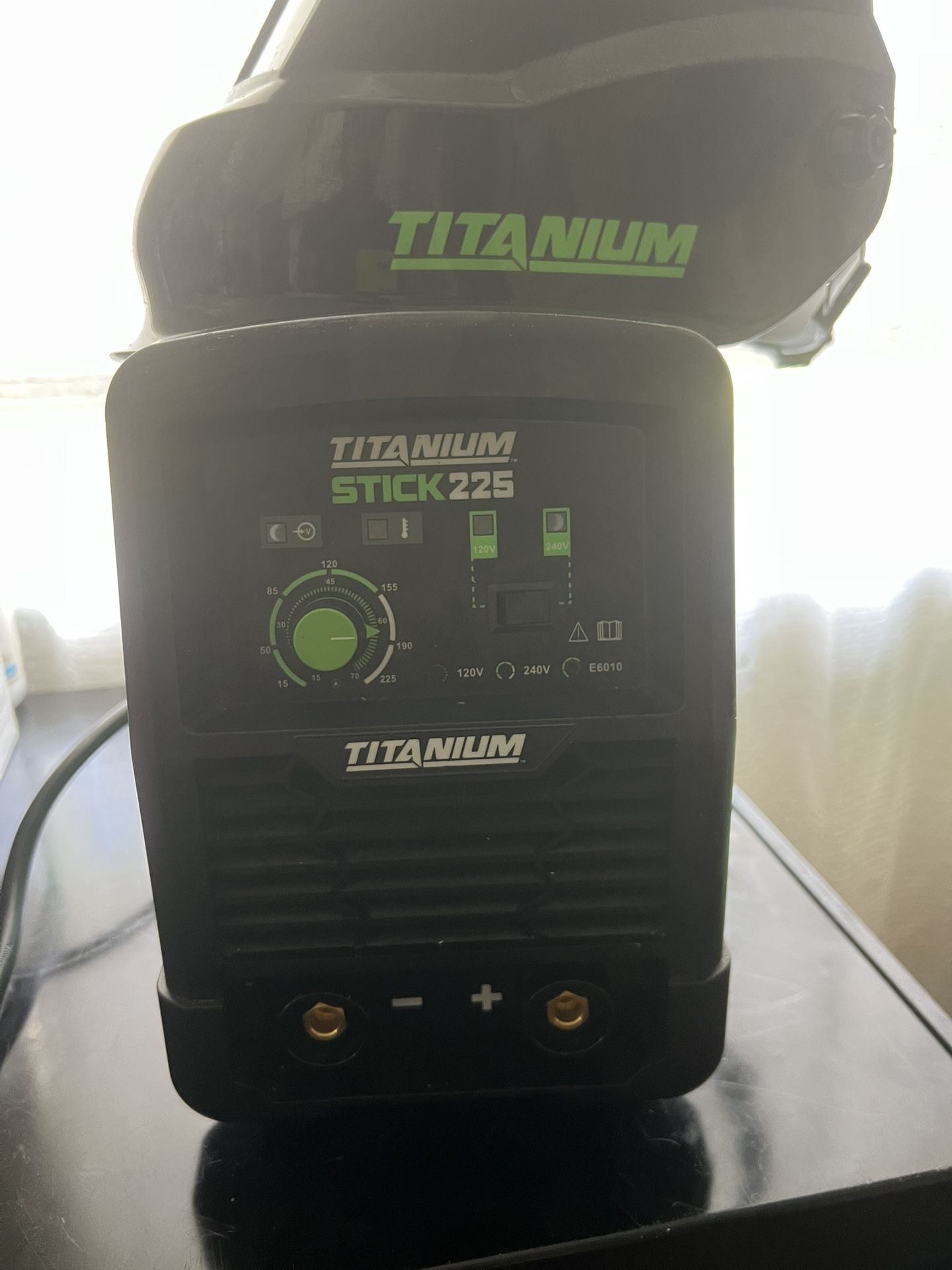 Welder Titanium Stick 225 And Helmet