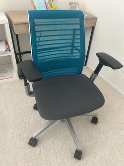 LIKE NEW STEELCASE THINK V2 OFFICE CHAIR FABRIC FULLY LOADED WITH LUMBAR SUPPORT!