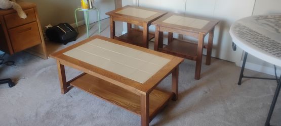 Coffee table 2 end tables
