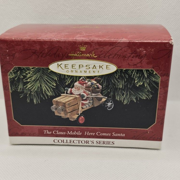 Claus Mobile Hallmark Christmas Ornament 1997 Here Comes Santa Series 19th
Excellent Pre-owned condition, no flaws
1997 - Here Comes Santa Series -