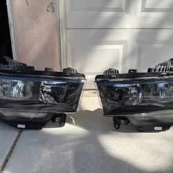 RAM 2500 OEM HEADLIGHTS (2020YR)