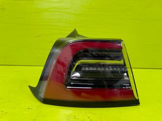 2017 - 2023 Tesla Model 3 / Y Left Driver Side Outer 3-Pin LED Tail Light OEM