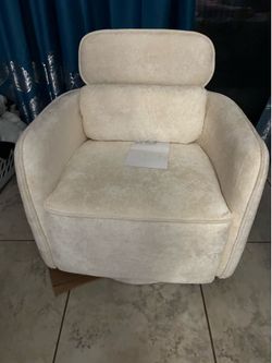 Round barrel chair