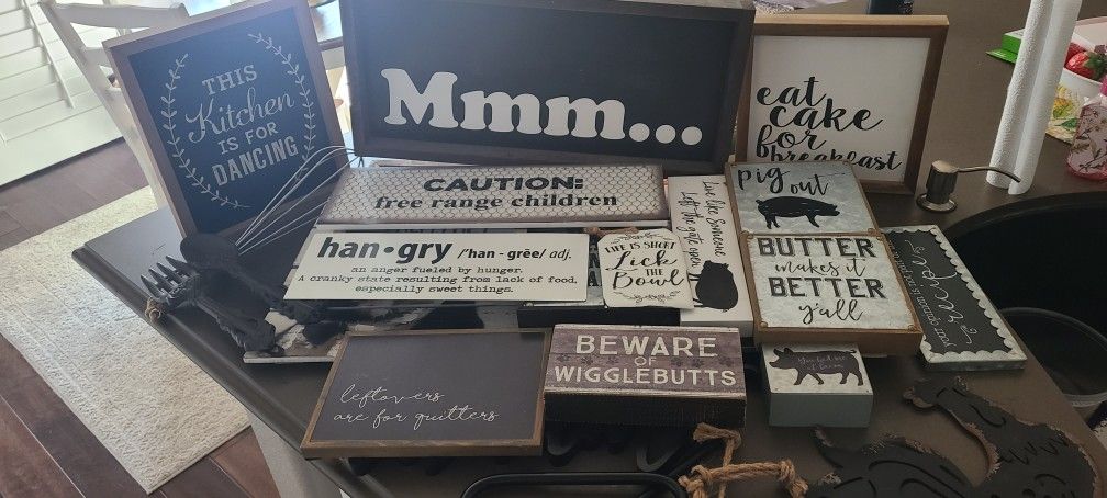 Farmhouse Kitchen Decor Lot, Hobby Lobby Cow Pig